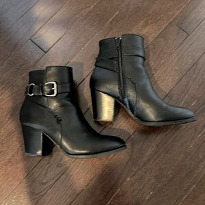 G.H.Bass & Co. Black Zip-Up Boots Size 7M